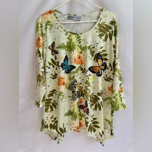 Collections Etc. Women’s Floral Butterfly Print Top Size: Medium